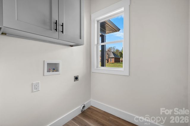 906 4th Street NE, Conover, NC 28613