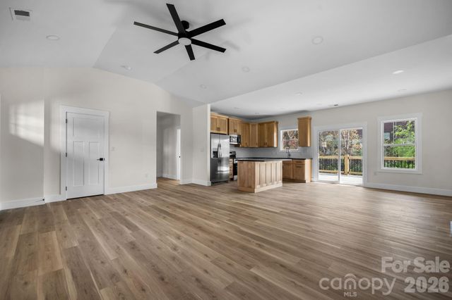 906 4th Street NE, Conover, NC 28613