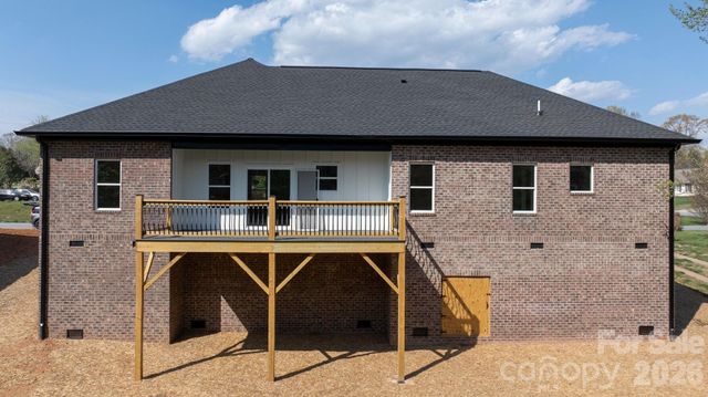 906 4th Street NE, Conover, NC 28613