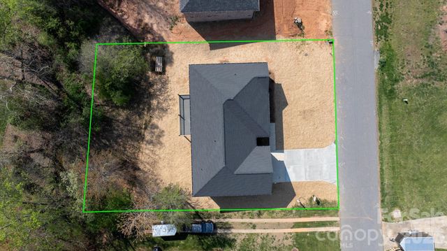 906 4th Street NE, Conover, NC 28613