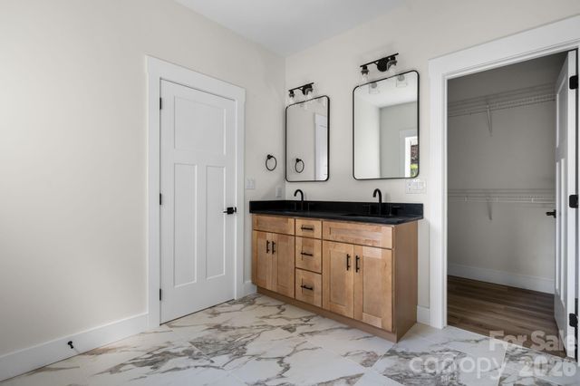 906 4th Street NE, Conover, NC 28613