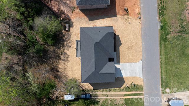 906 4th Street NE, Conover, NC 28613