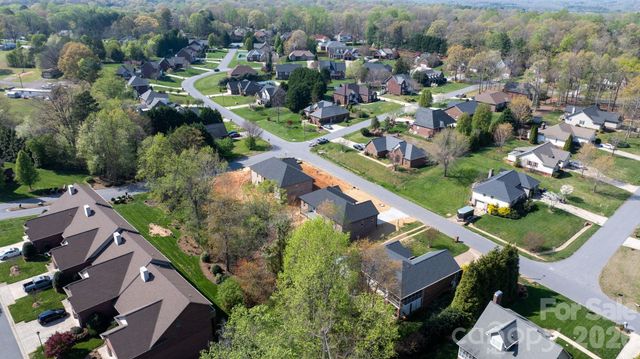 906 4th Street NE, Conover, NC 28613