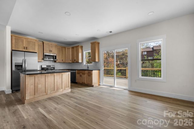 906 4th Street NE, Conover, NC 28613