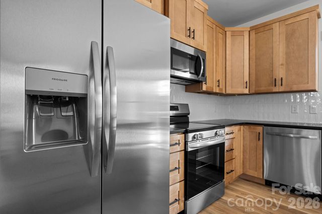 906 4th Street NE, Conover, NC 28613