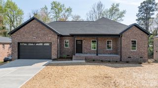 906 4th Street NE, Conover, NC 28613