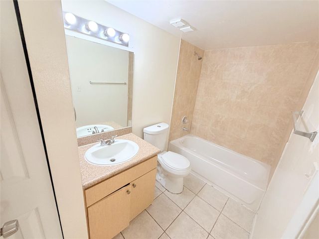 1203 N Benoist Farms Road 206, West Palm Beach, FL 33411