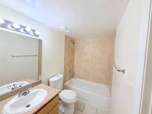 1203 N Benoist Farms Road 206, West Palm Beach, FL 33411