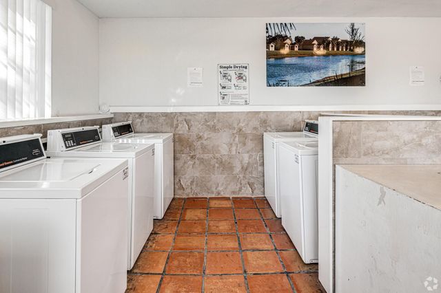 1203 N Benoist Farms Road 206, West Palm Beach, FL 33411