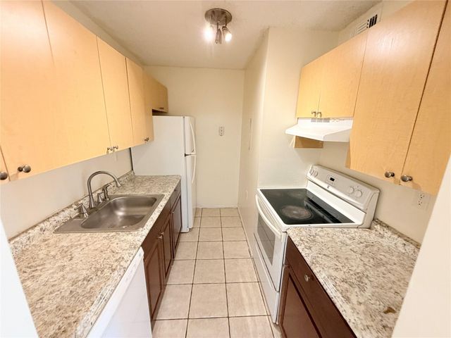 1203 N Benoist Farms Road 206, West Palm Beach, FL 33411