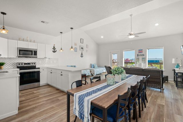 116 I Howard Avenue, Surfside Beach, TX 77541