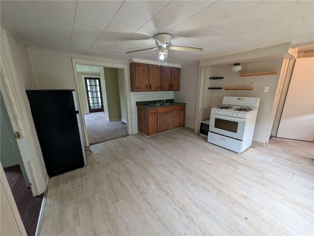 106 Sullivan St, City Of But Nw, PA 16001