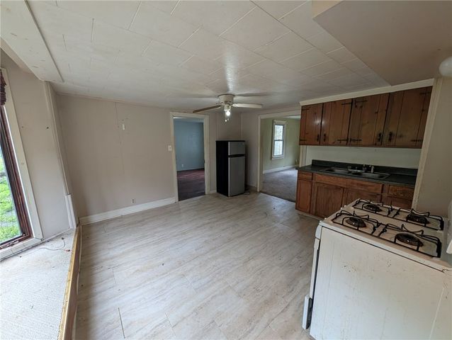 106 Sullivan St, City Of But Nw, PA 16001