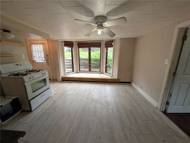106 Sullivan St, City Of But Nw, PA 16001
