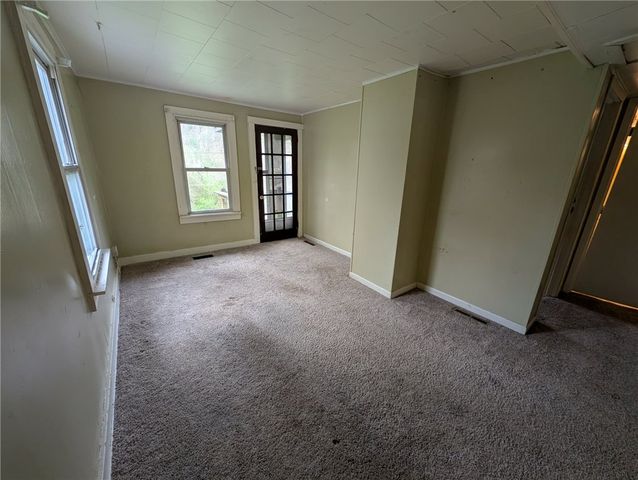 106 Sullivan St, City Of But Nw, PA 16001