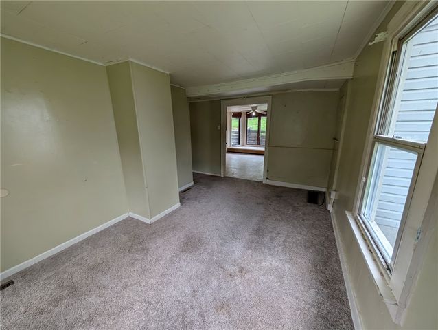 106 Sullivan St, City Of But Nw, PA 16001