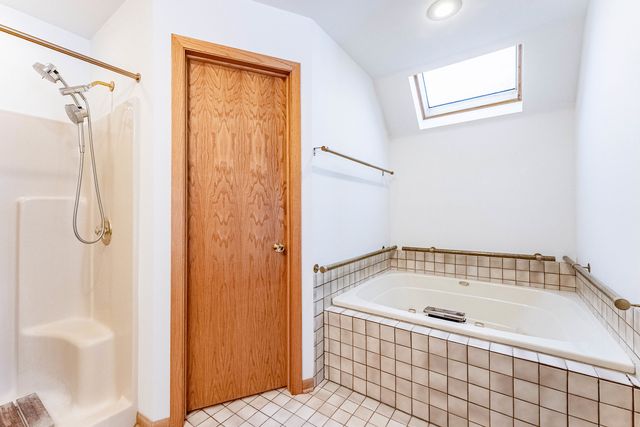 187 Hilltop Drive, Lake In The Hills, IL 60156