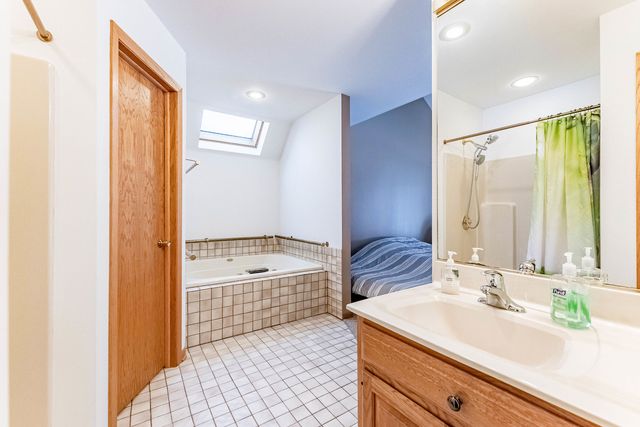 187 Hilltop Drive, Lake In The Hills, IL 60156