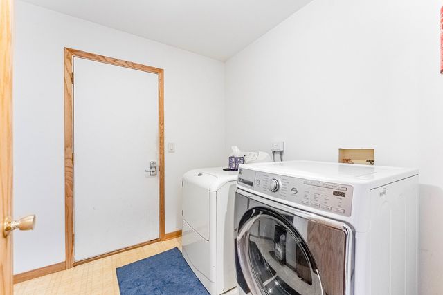 187 Hilltop Drive, Lake In The Hills, IL 60156