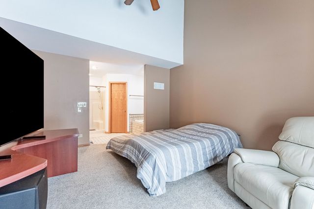 187 Hilltop Drive, Lake In The Hills, IL 60156