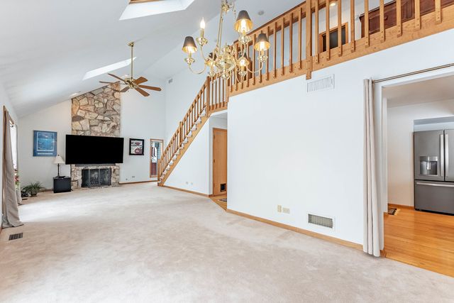 187 Hilltop Drive, Lake In The Hills, IL 60156