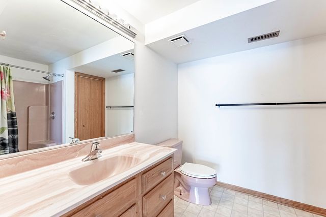 187 Hilltop Drive, Lake In The Hills, IL 60156