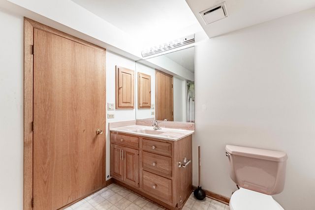 187 Hilltop Drive, Lake In The Hills, IL 60156