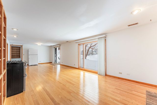 187 Hilltop Drive, Lake In The Hills, IL 60156