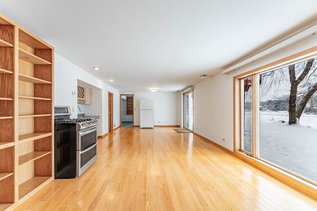 187 Hilltop Drive, Lake In The Hills, IL 60156