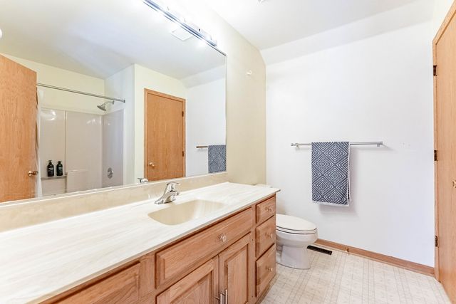 187 Hilltop Drive, Lake In The Hills, IL 60156