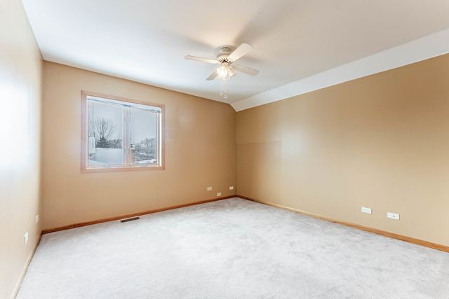 187 Hilltop Drive, Lake In The Hills, IL 60156