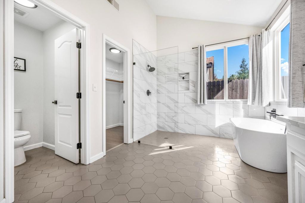 Image 31 of property listing at 7276 N Gregory Avenue, Fresno, CA 93722