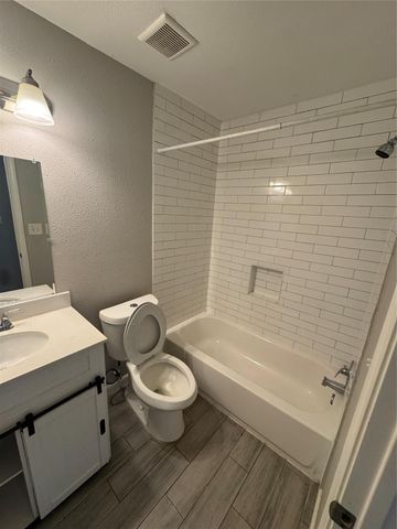 8502 N Main Street, Houston, TX 77022