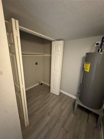 8502 N Main Street, Houston, TX 77022