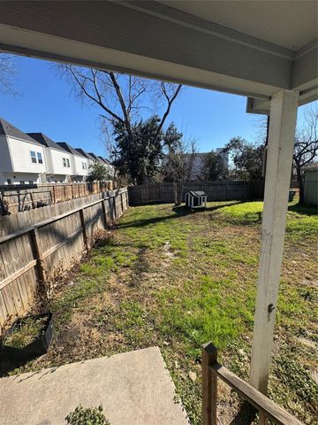 8502 N Main Street, Houston, TX 77022