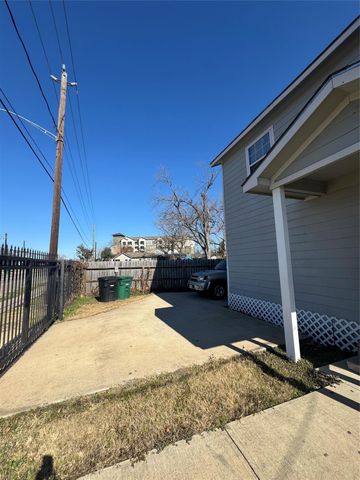 8502 N Main Street, Houston, TX 77022