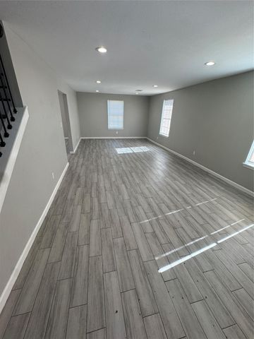 8502 N Main Street, Houston, TX 77022