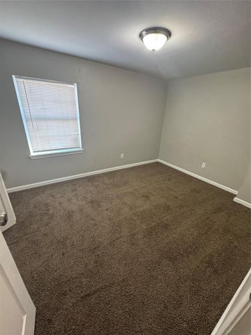 8502 N Main Street, Houston, TX 77022