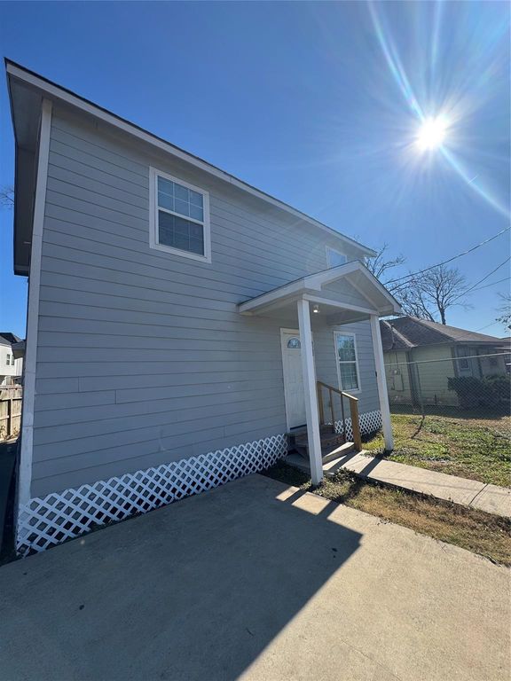 8502 N Main Street, Houston, TX 77022