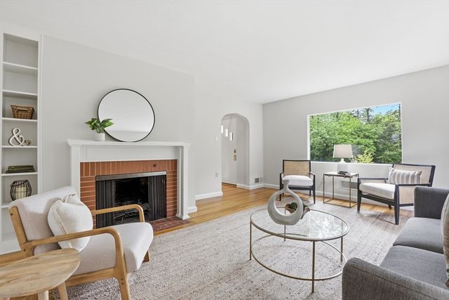 106 Concord Rd, Bedford, MA 01730