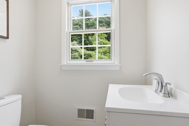106 Concord Rd, Bedford, MA 01730