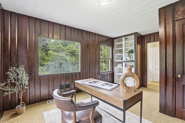 106 Concord Rd, Bedford, MA 01730