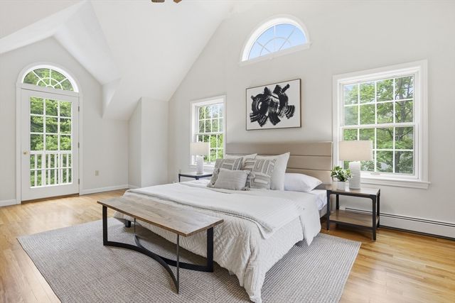 106 Concord Rd, Bedford, MA 01730