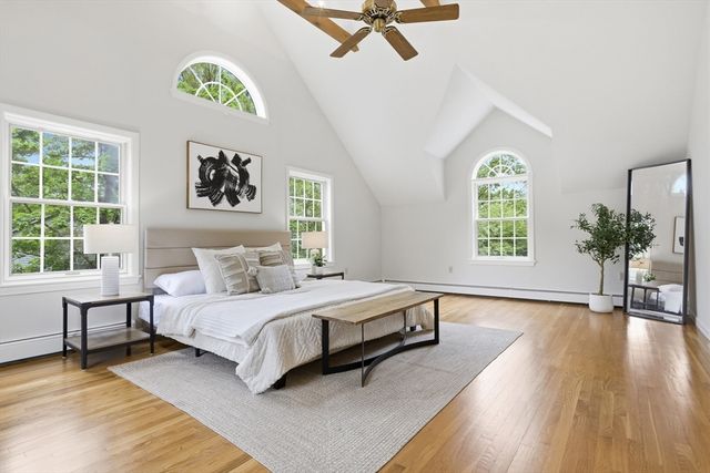 106 Concord Rd, Bedford, MA 01730