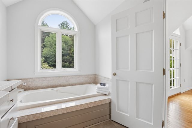 106 Concord Rd, Bedford, MA 01730