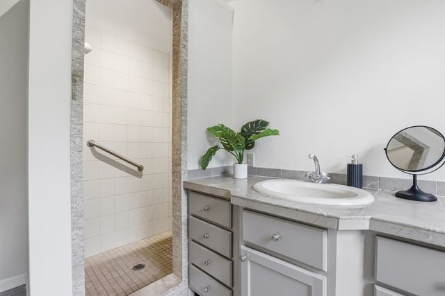 106 Concord Rd, Bedford, MA 01730