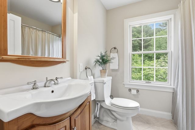 106 Concord Rd, Bedford, MA 01730