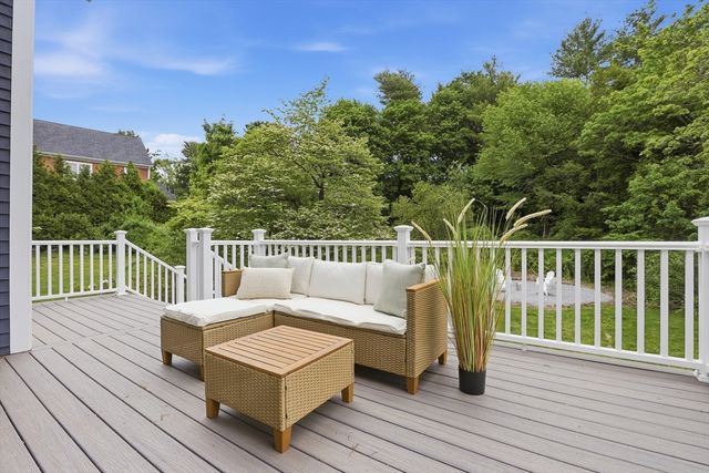 106 Concord Rd, Bedford, MA 01730