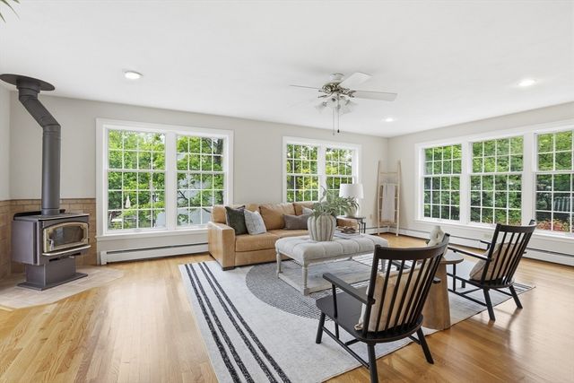 106 Concord Rd, Bedford, MA 01730
