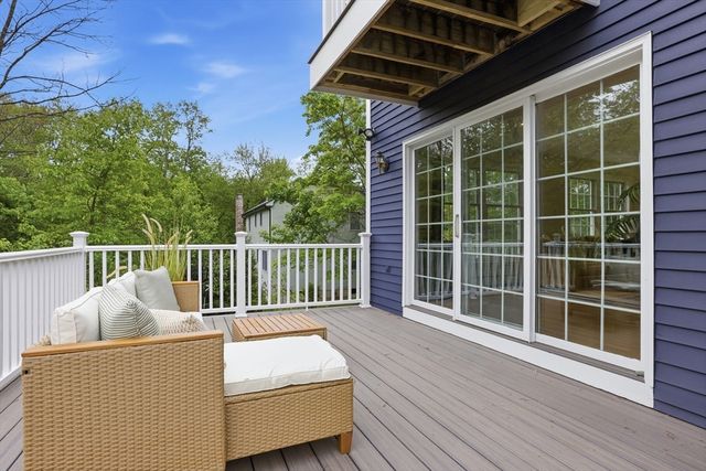 106 Concord Rd, Bedford, MA 01730